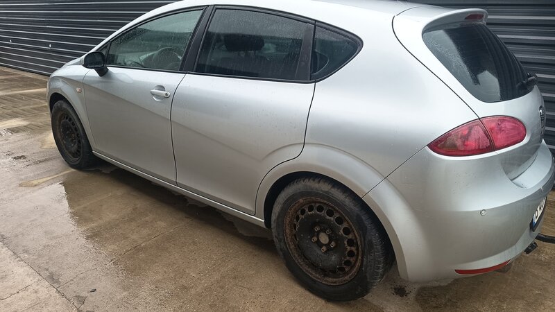 Se vinde pentru dezmembrat,